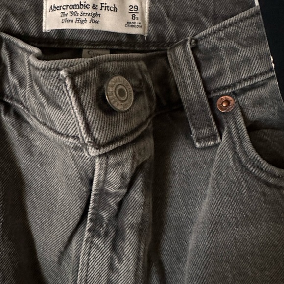 New Abercrombie and Fitch Women Jeans - Picture 3 of 4